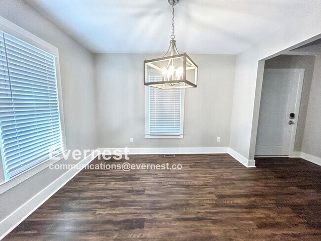 Building Photo - 4-Room Home in Prime Location Near Schools...