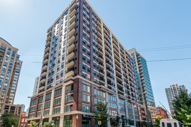 Building Photo - 451 W Huron St