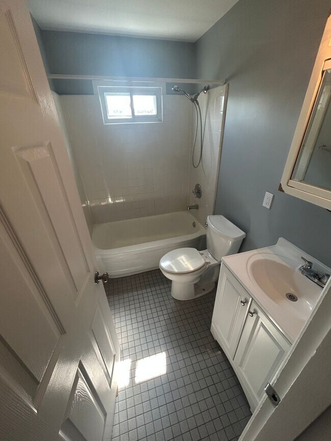 Building Photo - 1562 Loney Ln