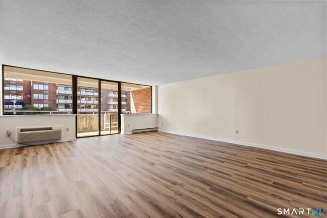 Building Photo - 1460 Elm St