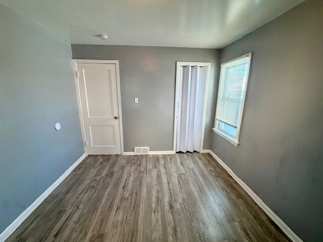 Building Photo - For Lease 3 bedrooms, 1 bath home in a nice area