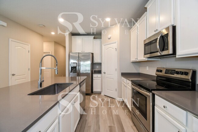 Building Photo - Don't miss out on the opportunity to live ...