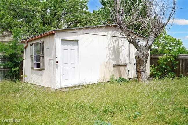 Building Photo - 704 Lynne Ln