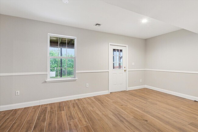 Building Photo - 3B/4B Townhome in Phoenixville!