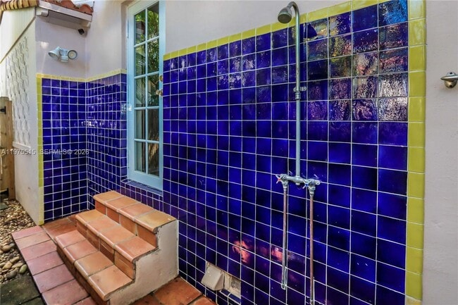 Building Photo - 1260 La Mancha Ave