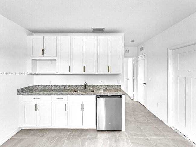Building Photo - 2033 SW Castinet Ln