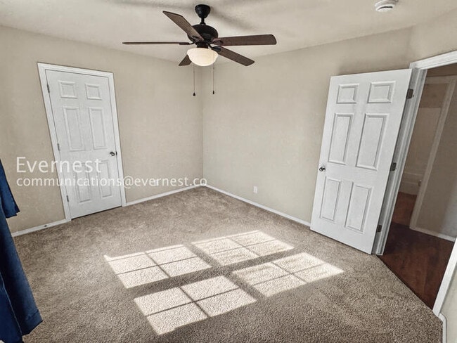 Building Photo - 3 Bed/2 Bath Home with Fenced Yard & Garage / Pet-Friendly / Available Soon!