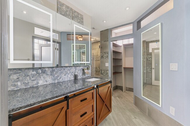 Building Photo - 5551 Bentgrass Dr