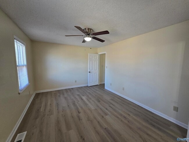 Building Photo - 11539 Jade Ln SE