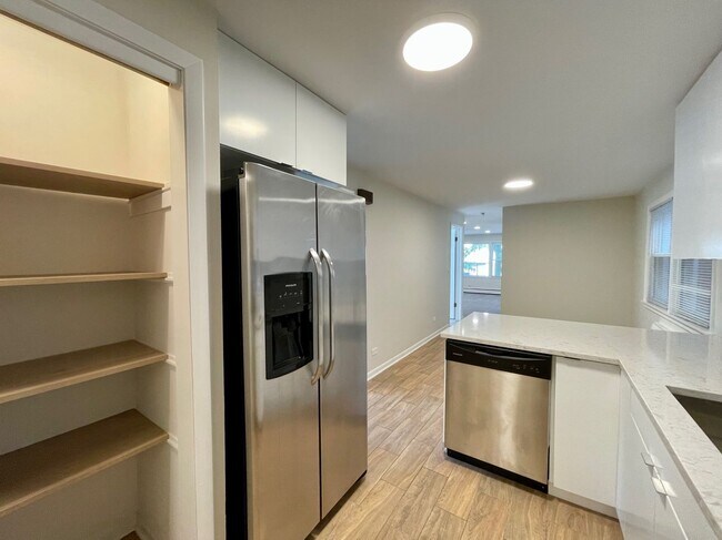 Building Photo - Freshly Renovated 3-Bed in Jefferson Park – In-Unit Laundry & Modern Upgrades!