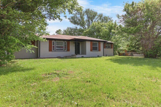 Building Photo - 10 Lexington Dr