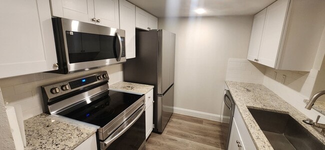 Building Photo - 2-Bed/1-Bath Townhome -Silver Creek Villas- Gated Community