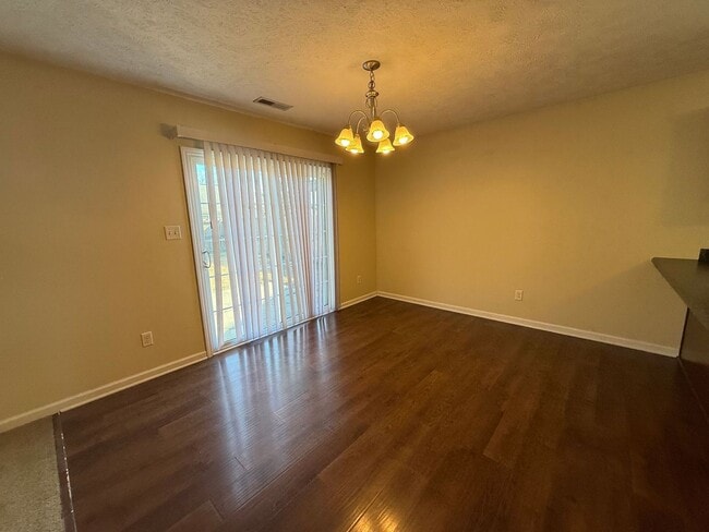 Building Photo - Charming 3 Bedroom 2 Bath home located in Carolina Plantation