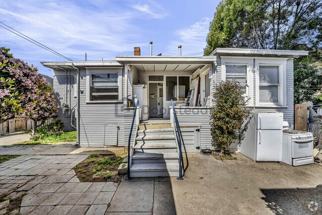 Building Photo - 3677 1/2 3rd Ave