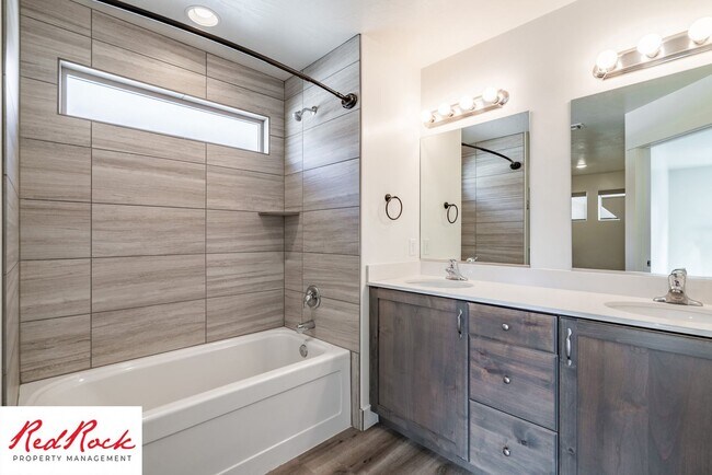 Building Photo - Adorable Stand Alone 4 Bedroom Corner Unit with Fully Fenced Backyard. Small Dogs Welcome.