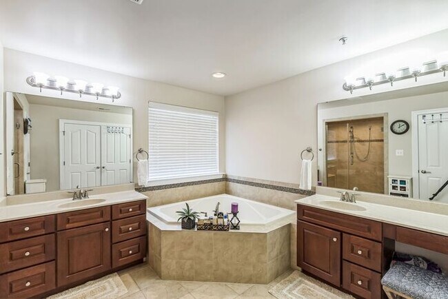 Building Photo - 46820 Shelton Dr