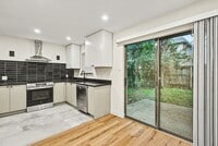 Building Photo - 2101 Mistletoe Ave