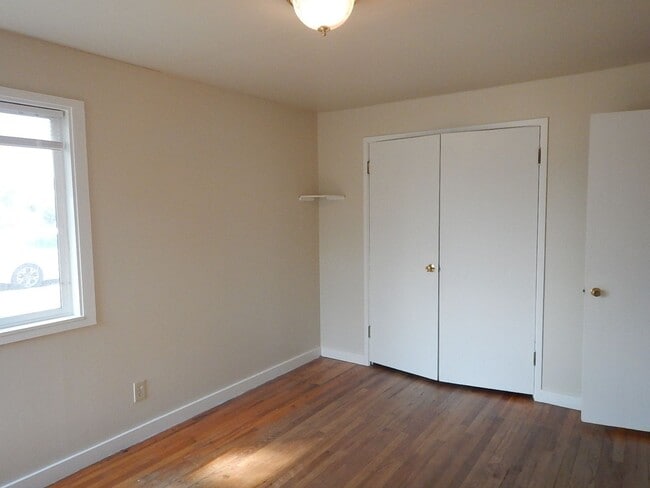 Building Photo - 3 Bedroom, 1 Bathroom in Heights Subdivisi...