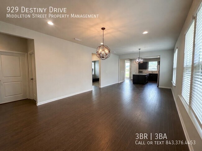 Building Photo - 929 Destiny Dr