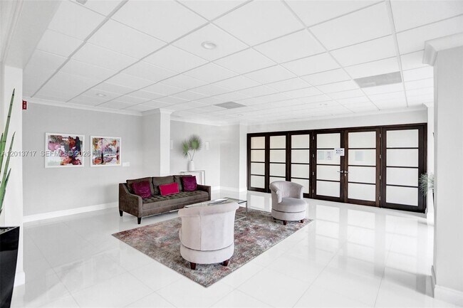 Building Photo - 2017 S Ocean Dr
