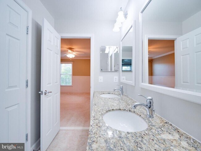 Building Photo - 41397 Windybush Dr