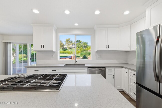 Building Photo - 6945 Via Alba