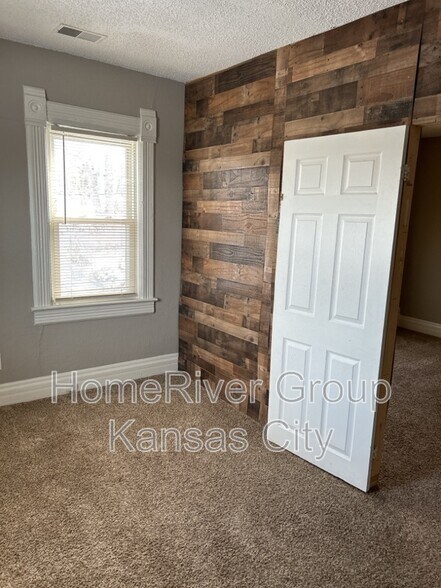 Building Photo - 2843 Belleview Ave