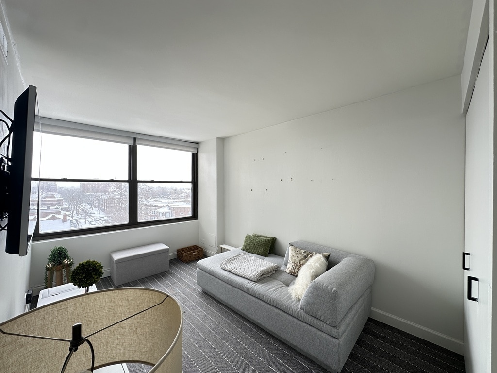 Building Photo - 6701 S Crandon Ave