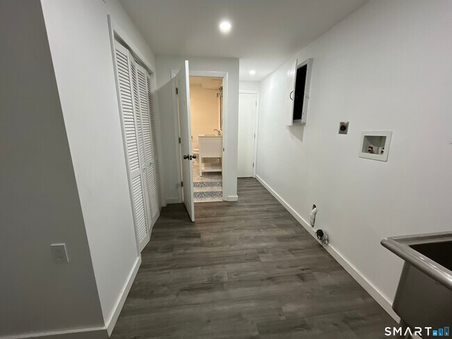 Building Photo - 110 Roger White Dr