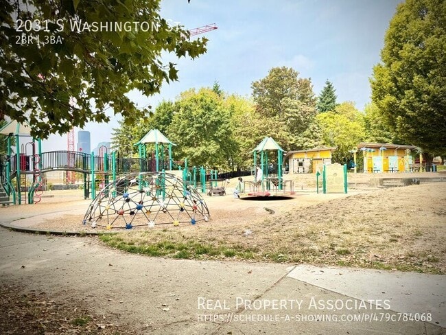 Building Photo - 2031 S Washington St