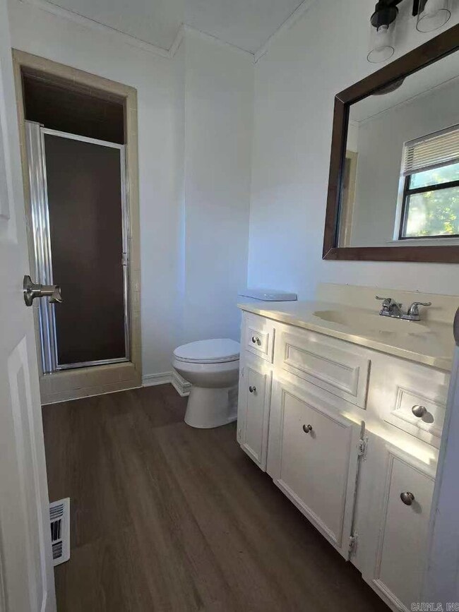 Building Photo - 3 Forest Maple Ct