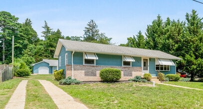 Building Photo - 183 Chestnut Neck Rd