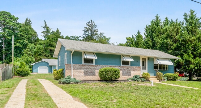 Primary Photo - 183 Chestnut Neck Rd