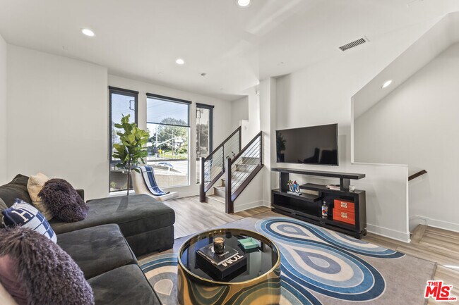 Building Photo - 2201 Polyscope Pl