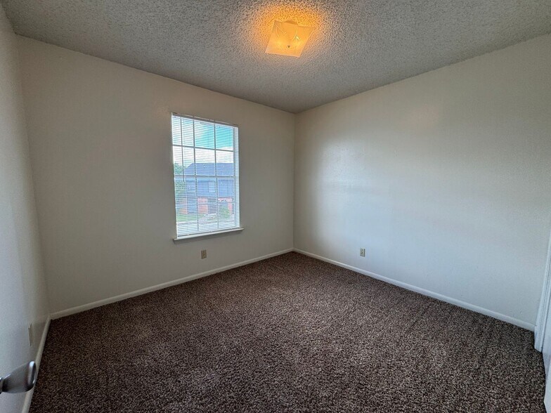 Building Photo - 4504 Chase Cir