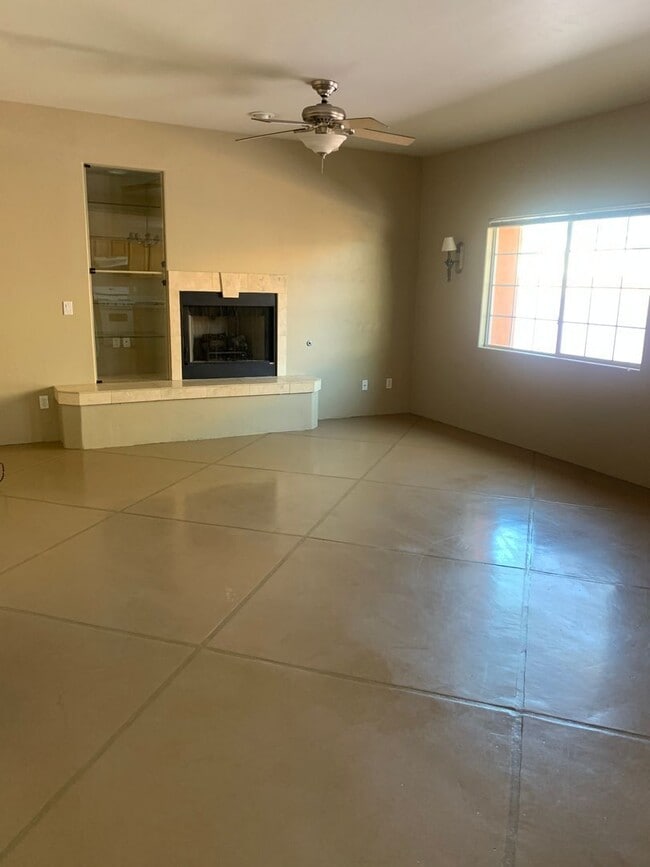 Building Photo - 2940 N Adelaide Farms Pl