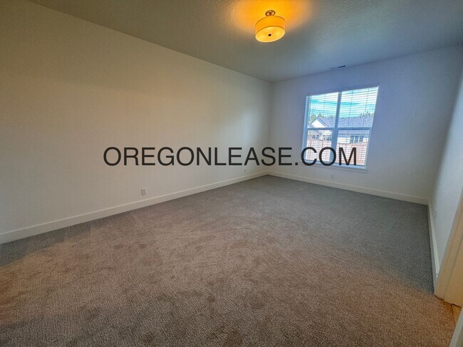 Building Photo - Gorgeous New Construction in Brand New Veneta Subdivision