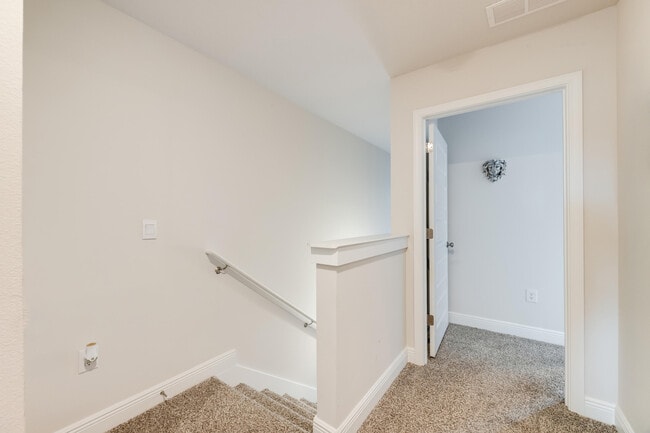 Building Photo - 1004 McLaren Cir