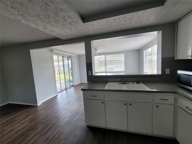 Building Photo - 8650 Robilina Rd