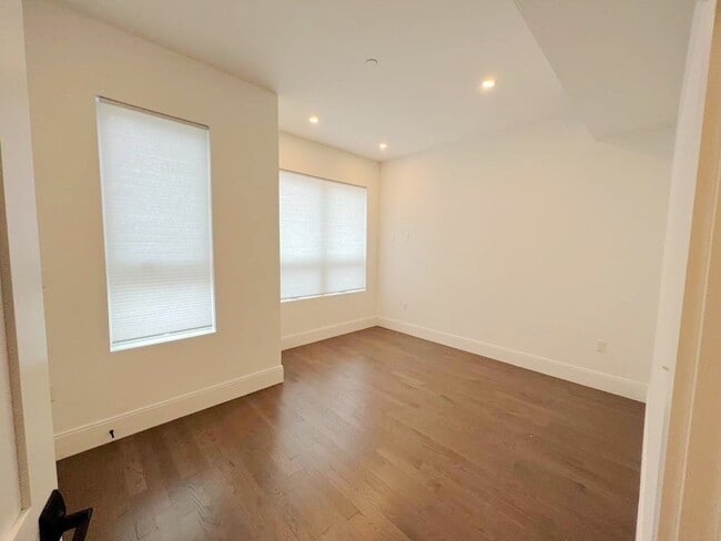 Building Photo - 23 Charles Park Rd