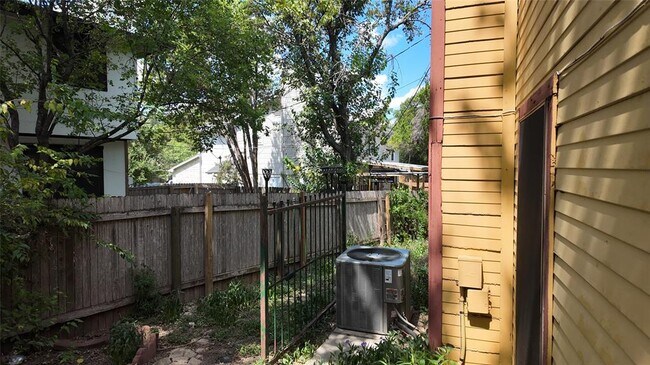 Building Photo - 6610 Windrift Way