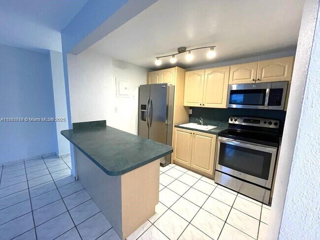 Primary Photo - 4275 NW S Tamiami Canal Dr