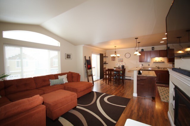 Building Photo - 3 Bedroom Condo in South Anchorage w/ Fenc...