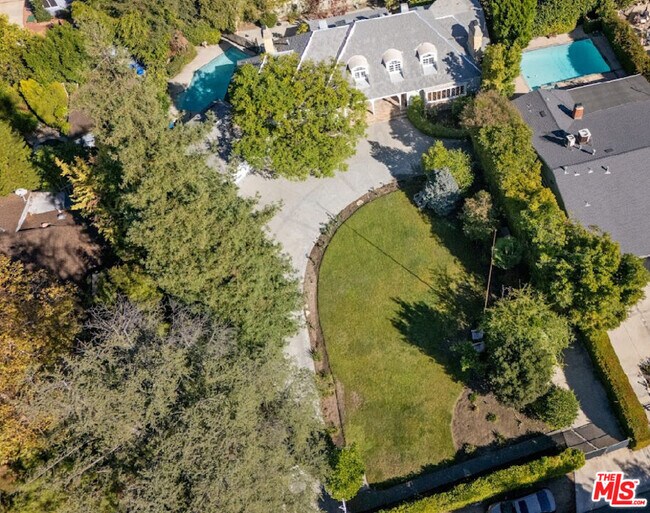 Building Photo - 13161 Addison St