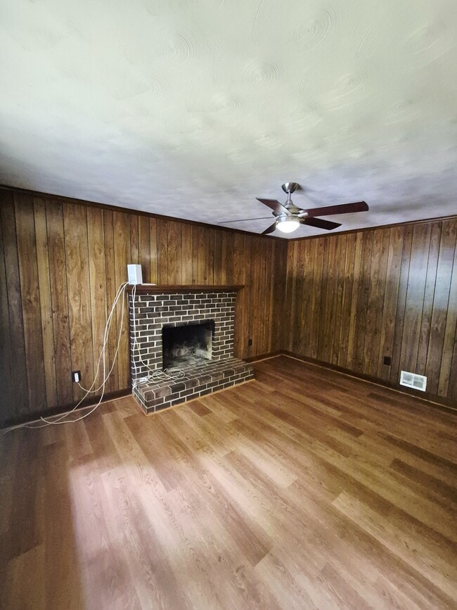 Building Photo - 3041 Clintwood Rd