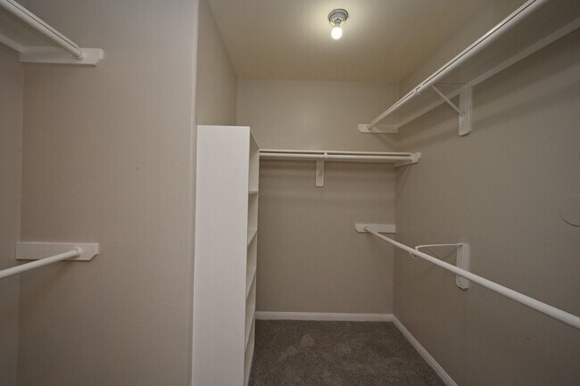 Building Photo - 6127 Yorkglen Manor Ln