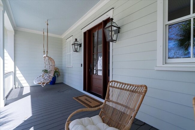 Building Photo - Fully Furnished Home In The Groves