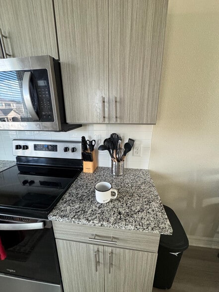 Building Photo - Room in Townhome on W Whitestone Blvd