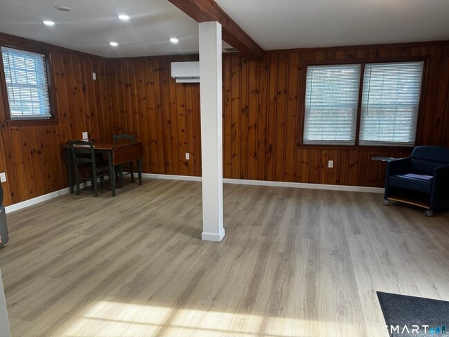 Building Photo - 352 Hotchkiss Rd