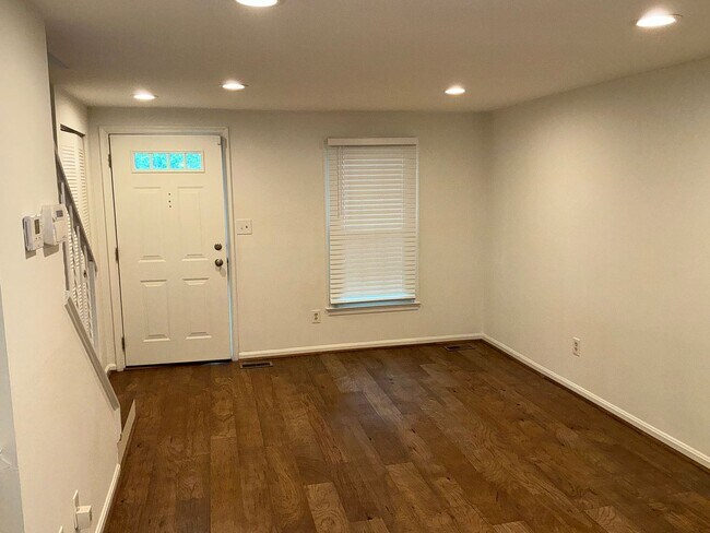 Building Photo - 20520 Strath Haven Dr